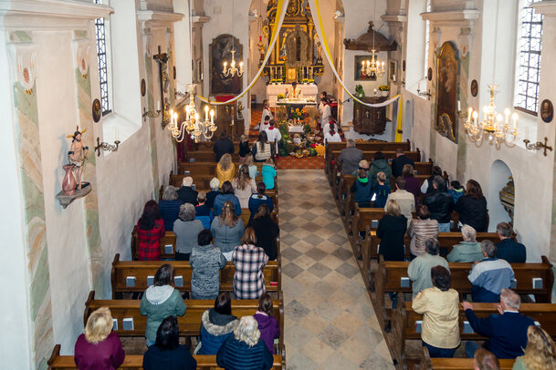 Thumbnail: _JA 24184 Erntedank in Hohenried, Kirche, Messe.jpg
